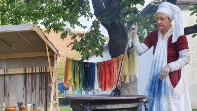 Drei Tage lang beleben Mitglieder von Living-History-Gruppen die mittelalterlichen Gebäude im Freilandmuseum. (Foto: Lisa Baluschek)