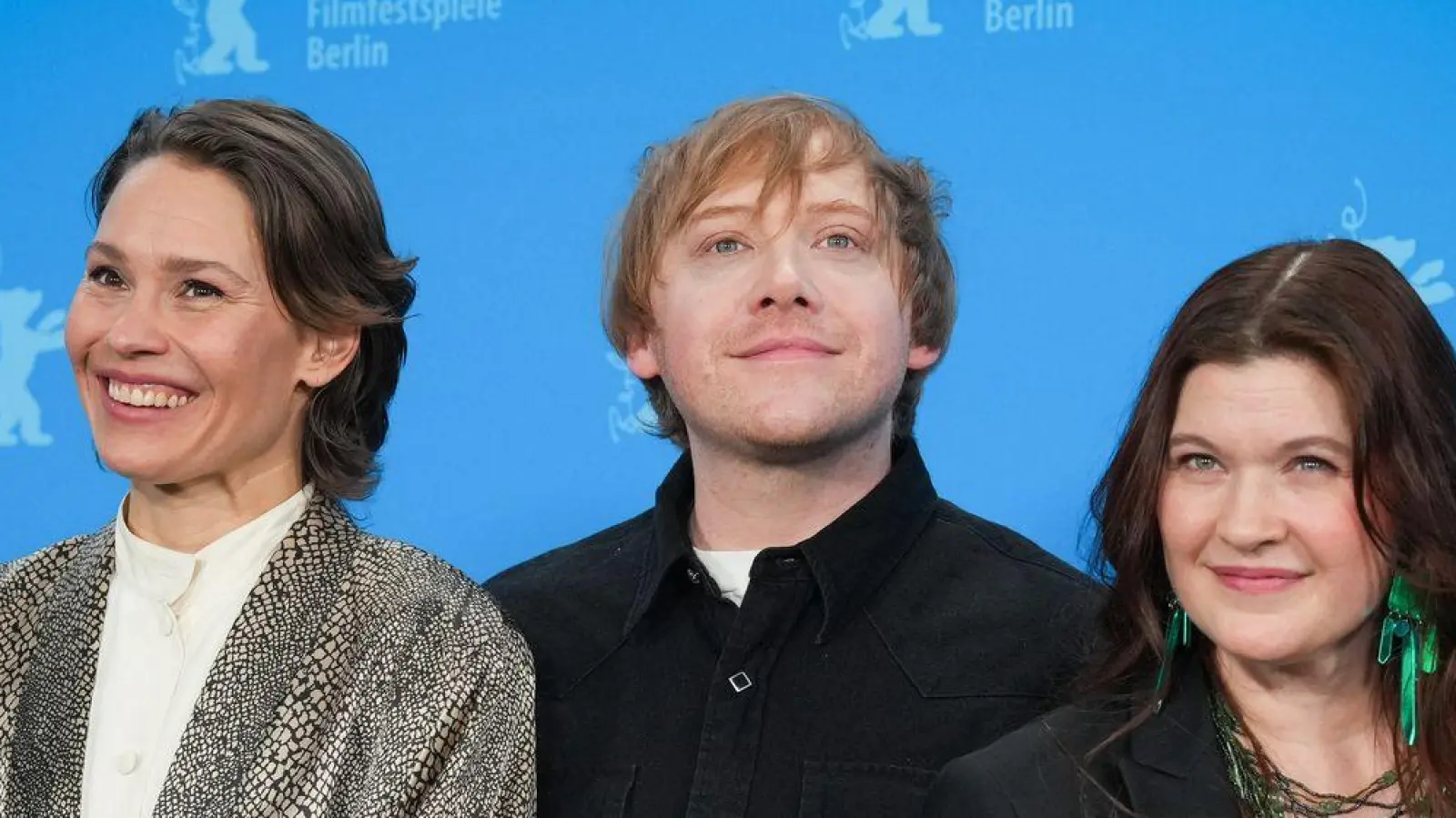 Die Hauptdarsteller Seidi Haarla und Rupert Grint sowie Regisseurin Hanna Bergholm bei der Premiere von „Nightborn“ auf der diesjährigen Berlinale. (Archivbild) (Foto: Soeren Stache/dpa)