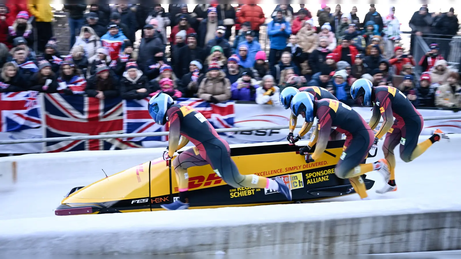 Keiner schiebt schneller: Wieder gelang dem Friedrich-Team mit Felix Staub (rechts) in Innsbruck Bestzeit beim Start. (Foto: BSD/Viesturs Lacis)