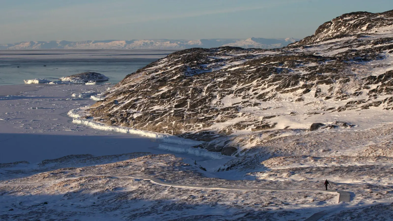 Grönland ist ein Land voller Eis und Schnee. Unter der Erdoberfläche lagern jedoch immense Rohstoffvorkommen. (Foto: Steffen Trumpf/dpa)