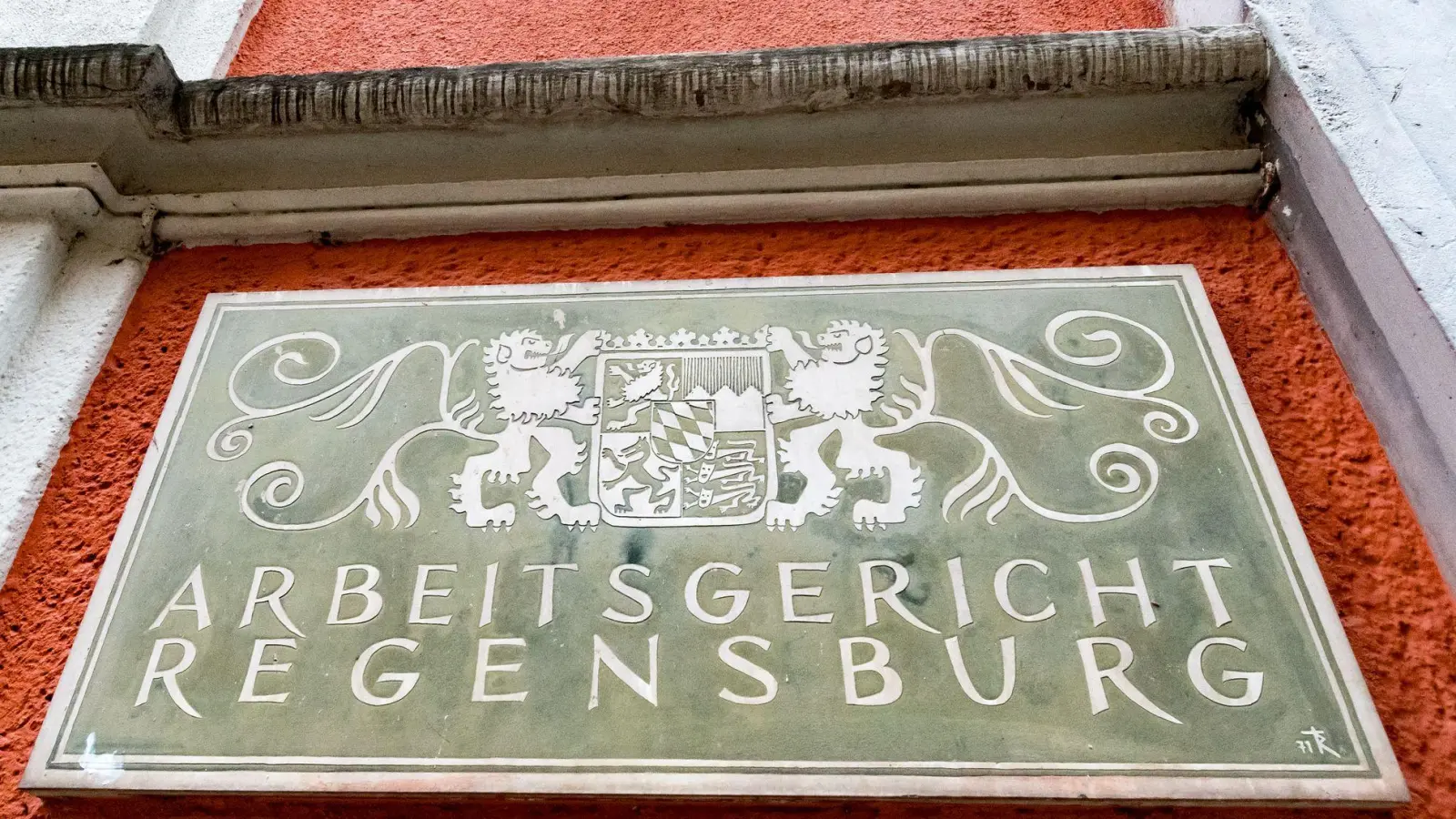 Die Arbeitsbelastung an Bayerns Arbeitsgerichten hat in den vergangenen Jahren stark zugenommen. (Illustration) (Foto: picture alliance / Armin Weigel/dpa)