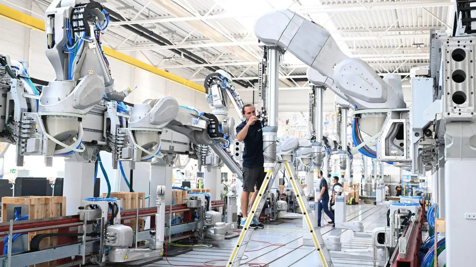 Order aus Übersee retten die Auftragszahlen für den deutschen Maschinenbau im Oktober. (Foto: Bernd Weißbrod/dpa)