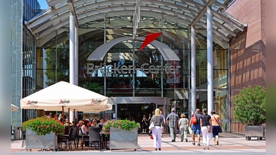 Das Warten hat ein Ende: Rewe eröffnet einen neuen Supermarkt im Brücken-Center in Ansbach. (Foto: Jim Albright)