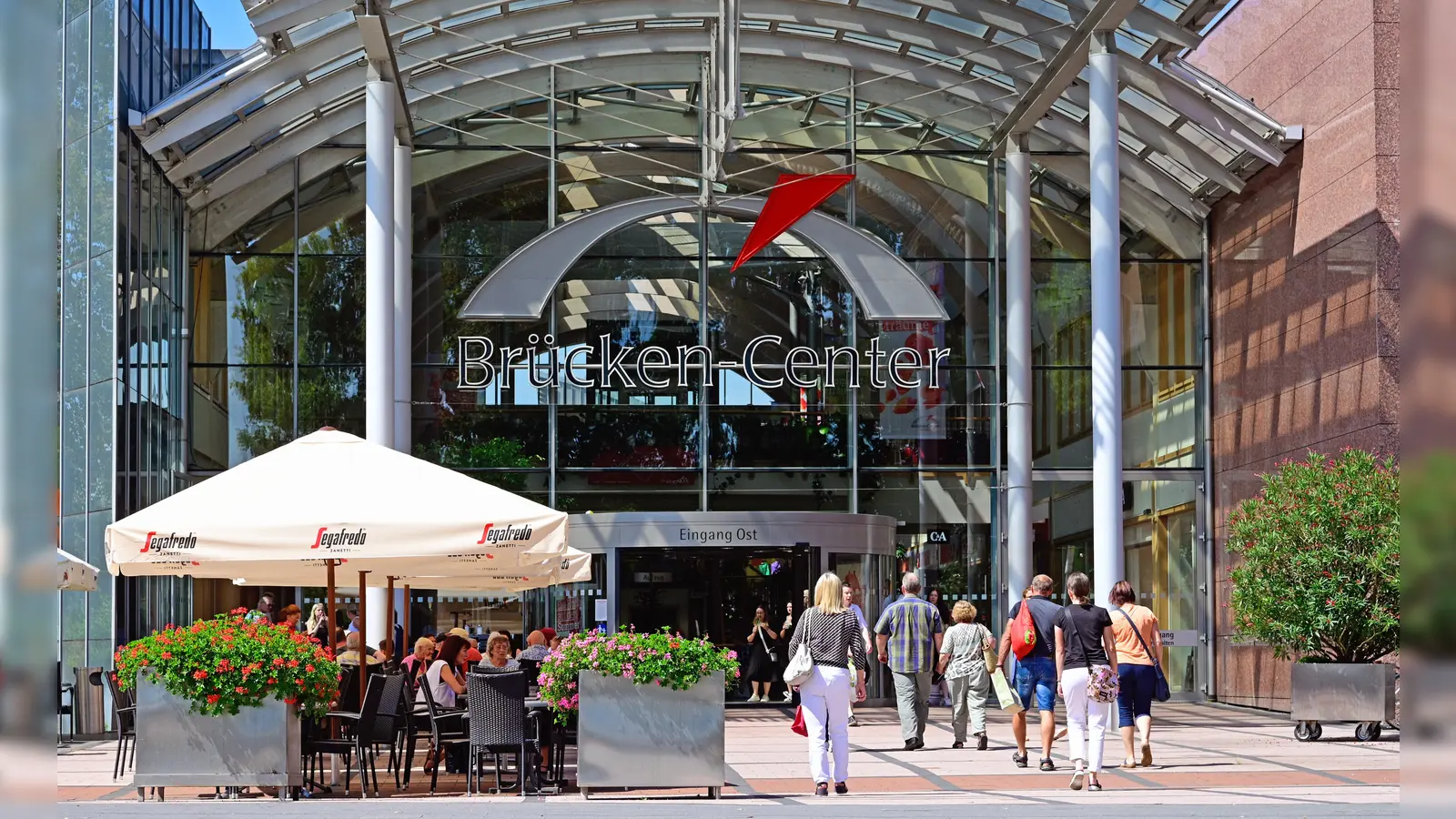 Das Warten hat ein Ende: Rewe eröffnet einen neuen Supermarkt im Brücken-Center in Ansbach. (Foto: Jim Albright)