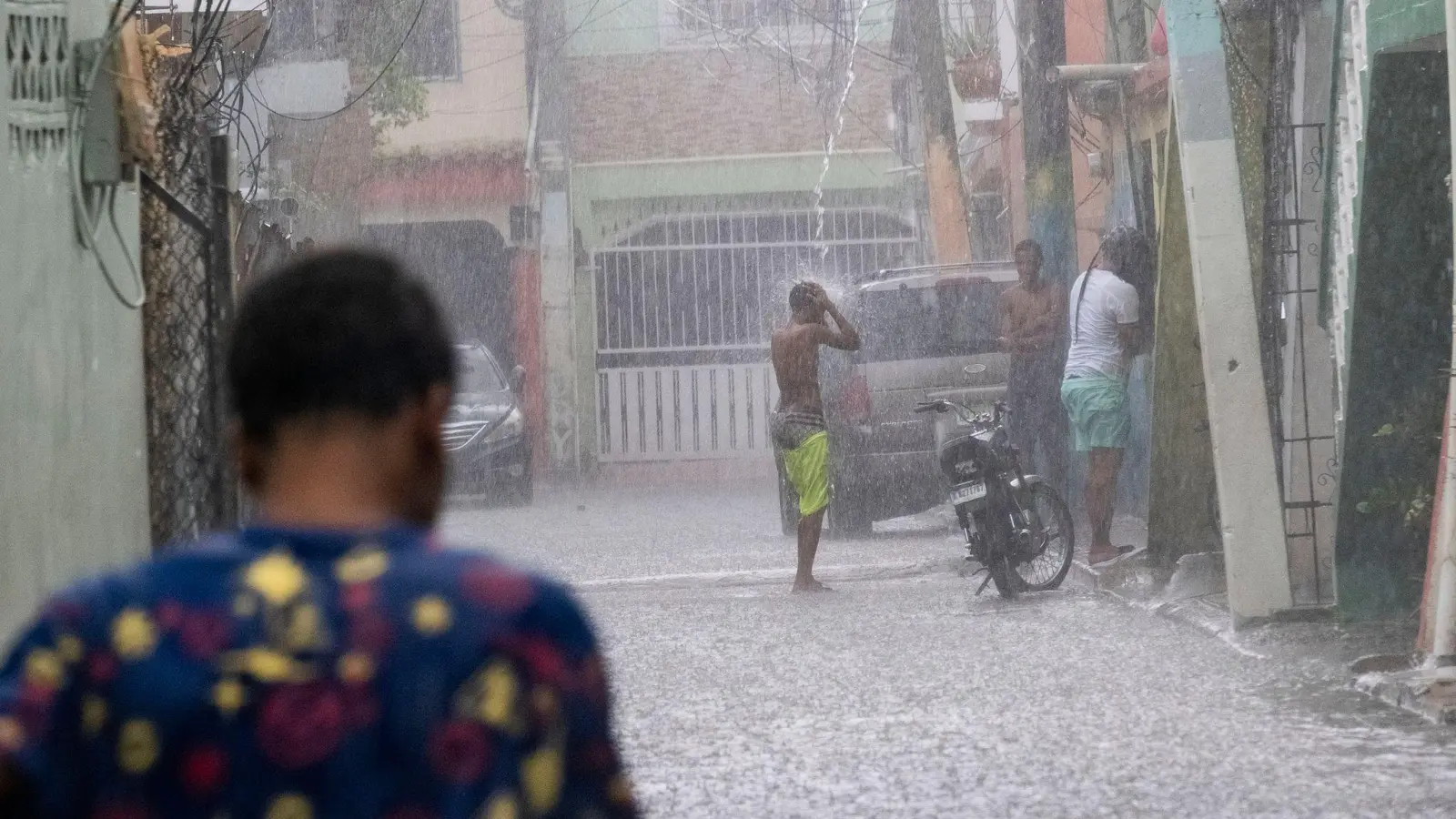 Der Tropensturm „Franklin“ bringt viel Regen mit sich. (Foto: Ricardo Hernandez/AP/dpa)