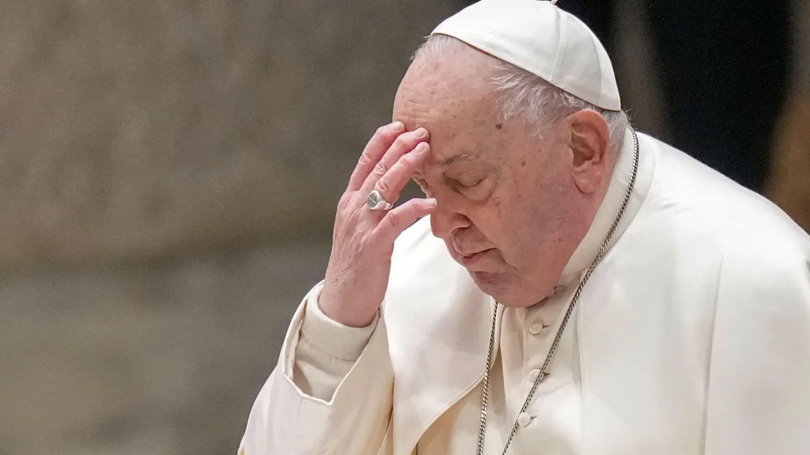 Seit dem 14. Februar liegt der Papst im Krankenhaus (Archivbild).  (Foto: Andrew Medichini/AP/dpa)