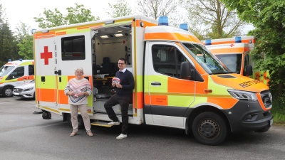 Den Rettungsdienst und mehr – das will der Kreisverband Ansbach im BRK am morgigen Samstag zeigen. Die Kreisvorsitzende Anna-Maria Wöhl und Kreisgeschäftsführer Christian Bernhard laden ein. (Foto: Oliver Herbst)