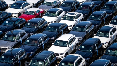 Neuwagen am Autoterminal in Bremerhaven:  McKinsey rät zu einer neuen China-Strategie (Symbolbild). (Foto: Sina Schuldt/dpa)