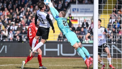 Ulm und Elversberg lieferten sich ein umkämpftes Duell. (Foto: Harry Langer/dpa)