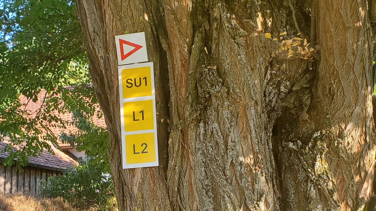 Die Bezeichnung der Wanderwege bleibt unverändert: Sie bestehen aus dem oder den Anfangsbuchstaben der Gemeinde, von der sie ausgehen und einer Nummer. (Foto: Ulli Ganter)