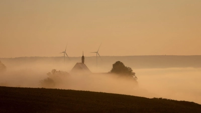 Morgennebel ist laut Deutschem Wetterdienst vielerorts in Bayern zu erwarten. Nach Auflösung der Nebelfelder soll es freundlich werden. (Archivbild) (Foto: Karl-Josef Hildenbrand/dpa)