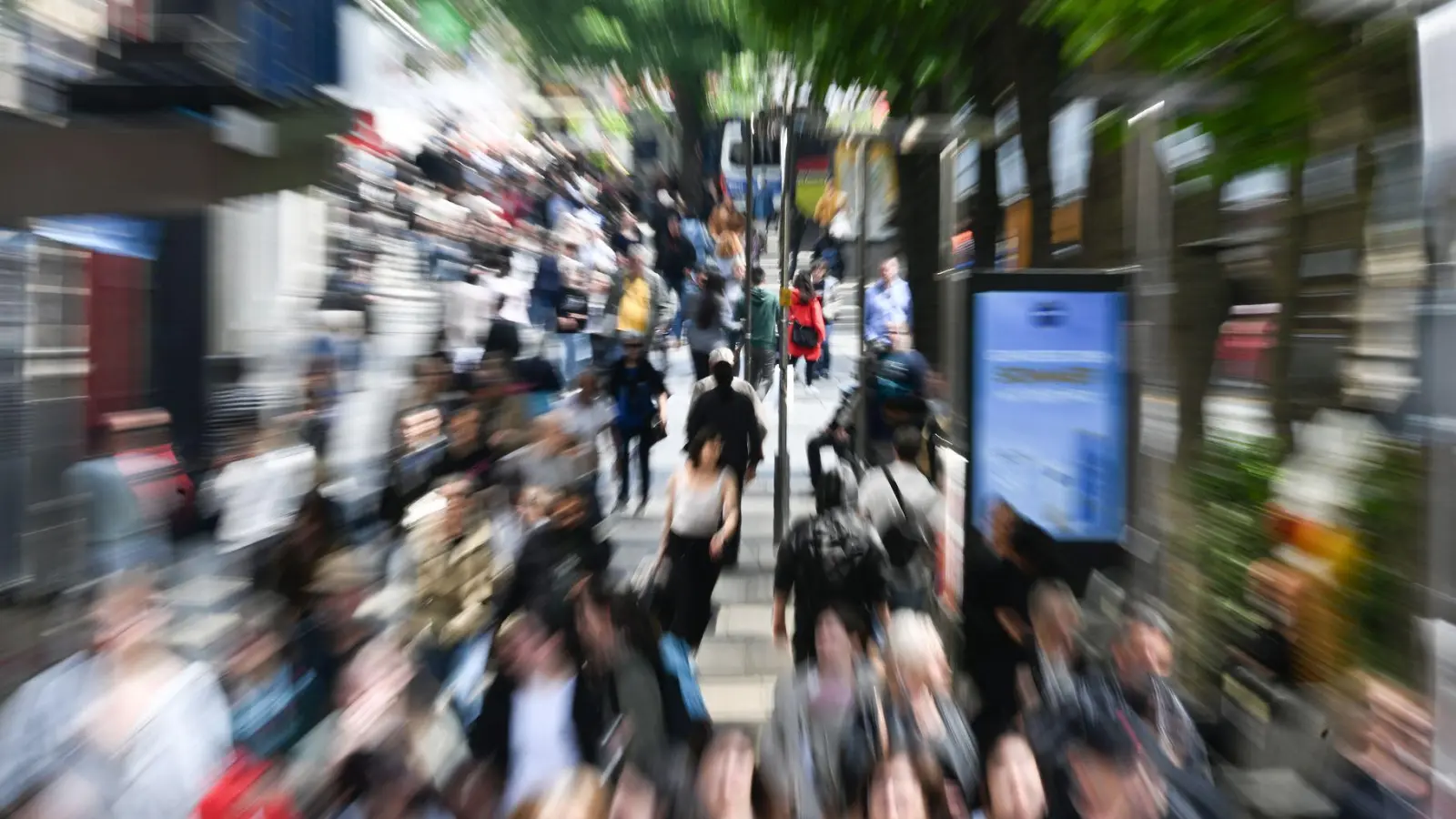 Fast 83,6 Millionen Menschen lebten zum Jahresende 2024 in Deutschland. (Symbolbild) (Foto: Bernd Weißbrod/dpa)