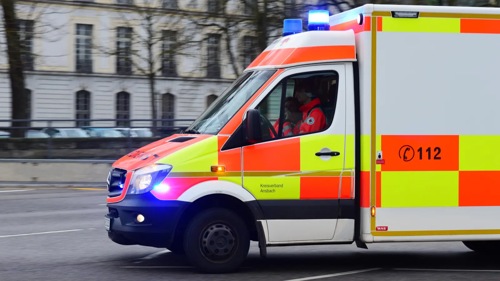 In Feuchtwangen ist bei einem Unfall mit einem Sanitätsfahrzeug eine 34-Jährige leicht verletzt worden. (Symbolbild: Jim Albright)
