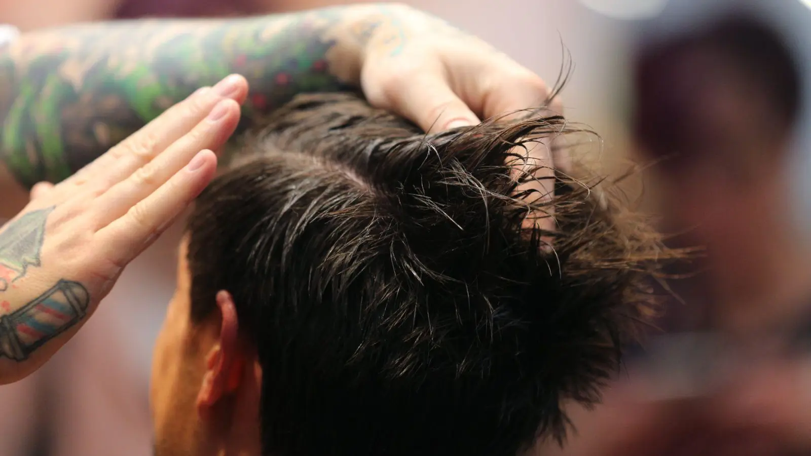 24 Haargele hat „Öko-Test“ im Labor untersucht und fand dabei einige problematische Inhaltsstoffe. (Foto: Ina Fassbender/dpa-tmn)