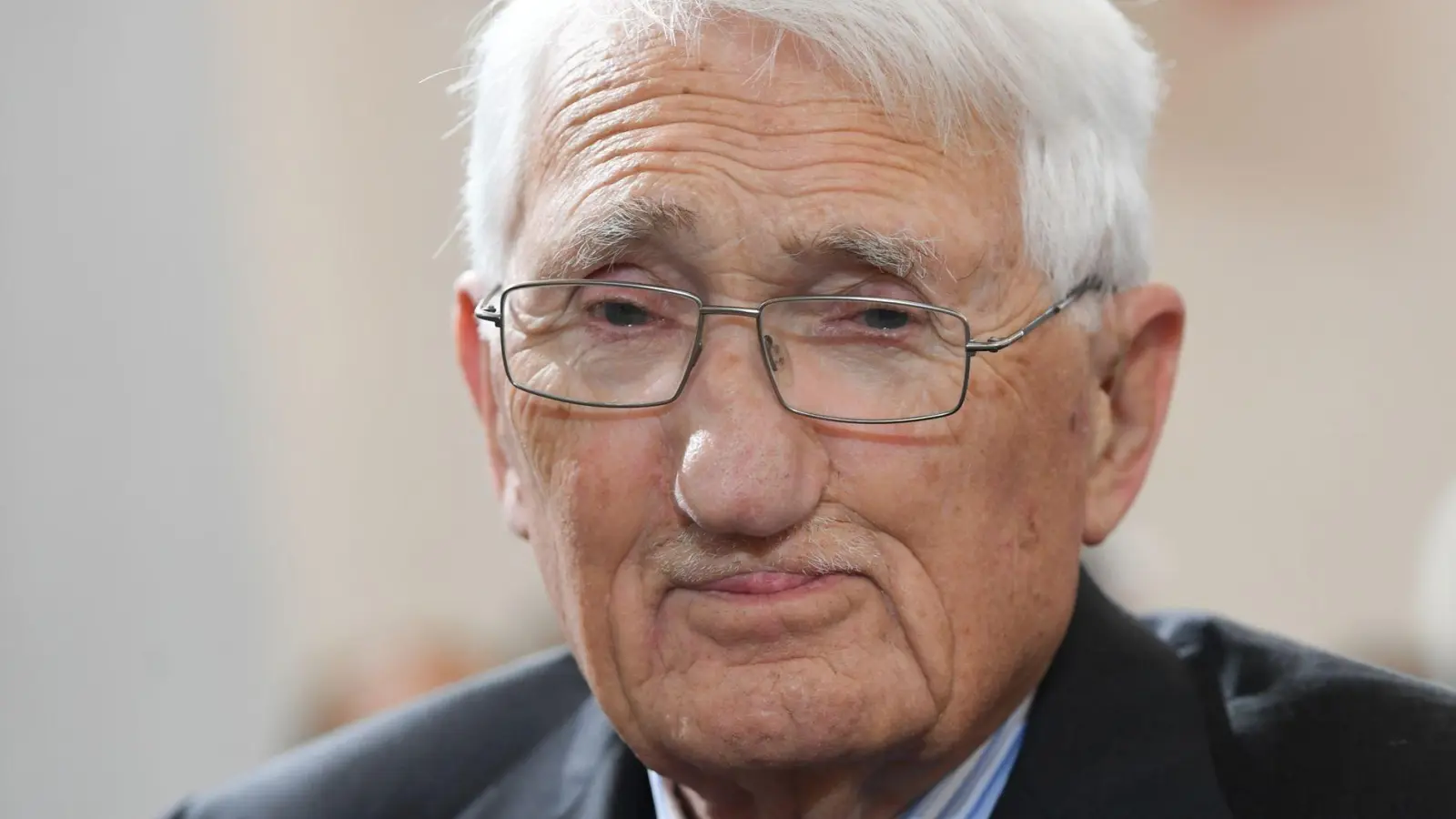 Der Soziologe und Philosoph Jürgen Habermas wird 95. (Foto: Arne Dedert/dpa)