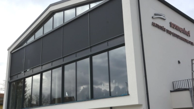 Auf drei Etagen erwartet die Gäste Sport, Wellness, Übernachtung und ein digital unterstütztes Selbstversorgungskonzept – ideal für Geschäftsreisende, Touristen und Einheimische. (Foto: Peter Tippl)