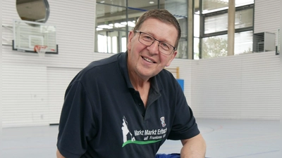 Gerhard Gundacker in „seiner“ Rangauhalle, die sich auch nach 25 Jahren noch in einem sehr respektablen Zustand präsentiert. (Foto: Ulli Ganter)