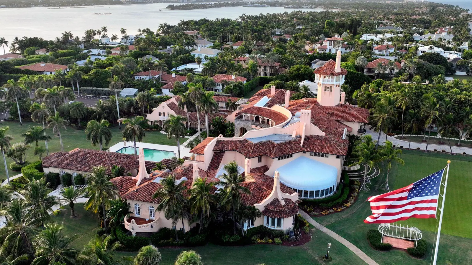 Künftig sitzt für den Wahlkreis, in dem Trumps Privatanwesen Mar-a-Lago liegt, eine Demokratin im Parlament des Bundesstaats Florida. (Archivbild)  (Foto: Steve Helber/AP/dpa)