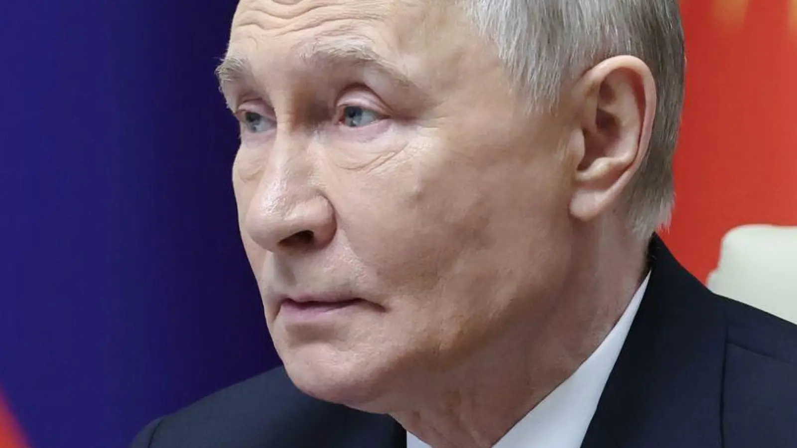 Putin ist nach eigenen Angaben bereit, einen Verzicht auf einen Angriff gegen Europa schriftlich festzuhalten.  (Foto: Alexander Kazakov/Pool Sputnik Kremlin/AP/dpa)