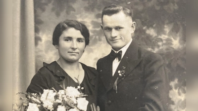 Margarete und Johann Fischer auf ihrem Hochzeitsbild aus dem Jahr 1934. Im Februar 1945 kamen das Ehepaar und seine beiden Kinder im Bombenhagel ums Leben. (Repro: Frank Wittmann)