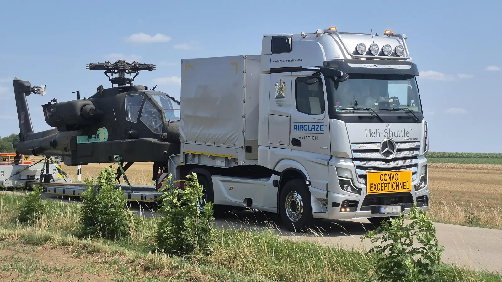 Der Hubschrauber wurde am Sonntag abtransportiert. (Foto: Andreas Holzschuh)