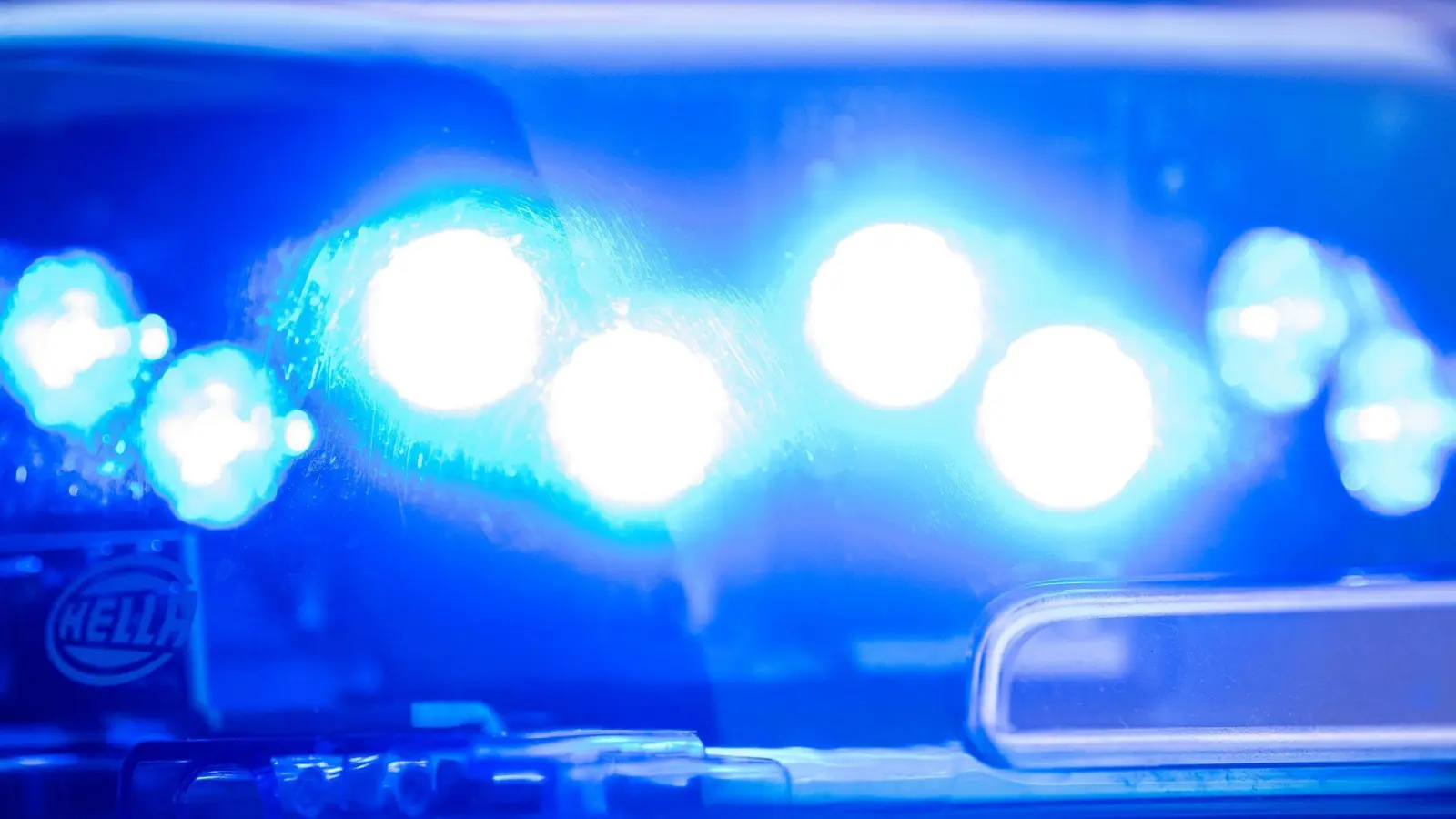 Bei dem Aufprall wurde das Mädchen schwer verletzt. (Symbolbild) (Foto: Lino Mirgeler/dpa)