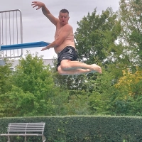 Zum Ausklang der Freibadsaison fand in Scheinfeld ein Arschbombenwettbewerb statt. (Foto: Sandra Buchwald)