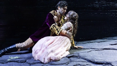 Jonathan Tetelman und Olga Kulchynska wurden vom Publikum gefeiert. (Foto: Geoffroy Schied/Bayerische Staatsoper/dpa)