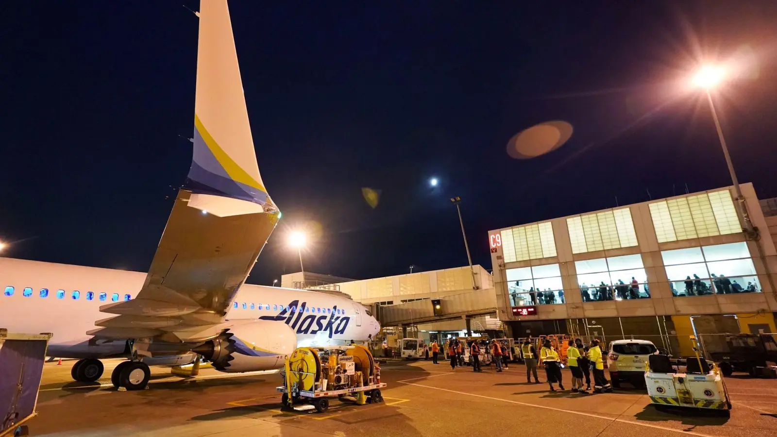 Ein Fugzeug von Alaska Airlines (Archivbild). (Foto: Ted S. Warren/AP/dpa)