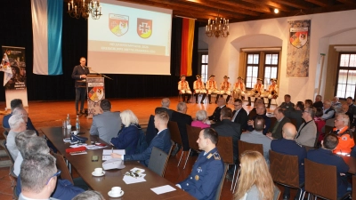 In der vollbesetzten Schranne überbrachte Dinkelsbühls Oberbürgermeister Dr. Christoph Hammer die Grüße der Stadt. (Foto: Peter Tippl)