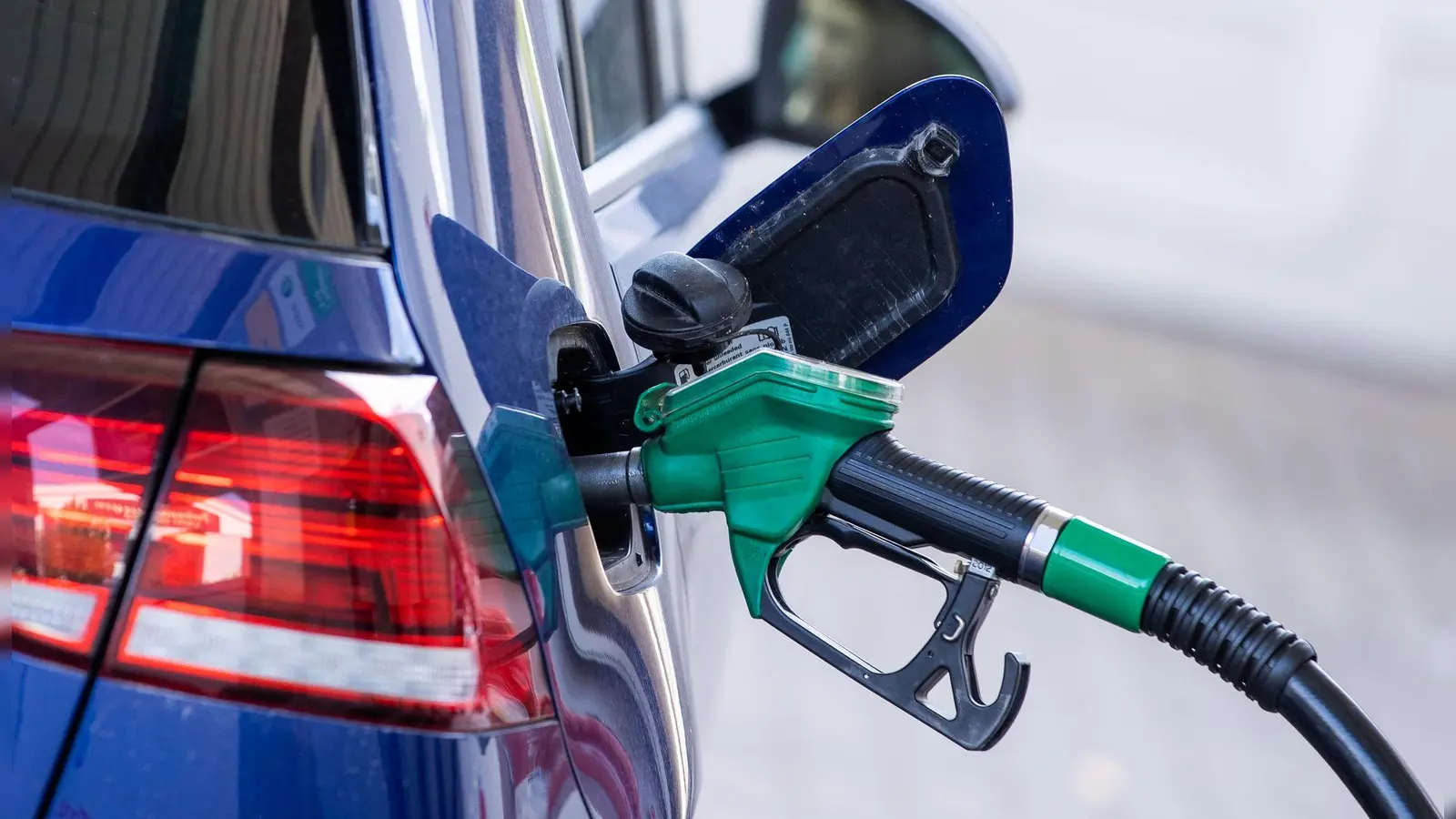 Ökonom Brzeski erwartet keine schnelle Rückkehr zu den Spritpreisen vor dem Iran-Krieg. (Symbolbild) (Foto: Jens Büttner/dpa-Zentralbild/dpa)