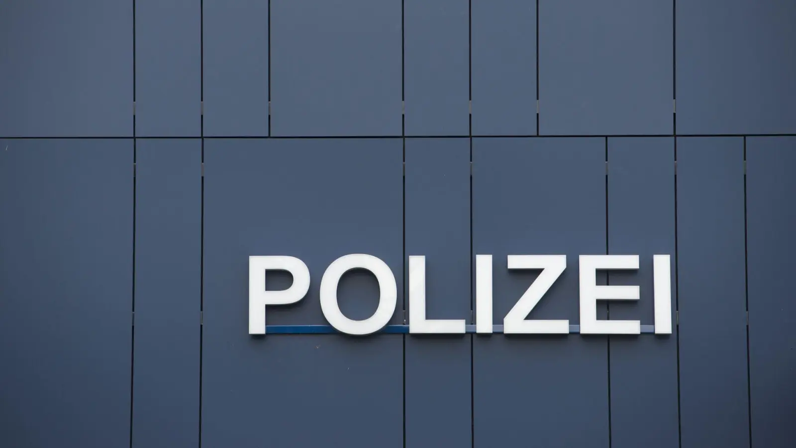 Sexuelle Gewalt erfahren? Anzeige kann man bei der Polizei oder der Staatsanwaltschaft erstatten. (Foto: Stefan Sauer/dpa/dpa-tmn)