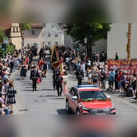 Die Mitglieder der Jubelwehr marschierten beim Festzug als erste Gruppe durch die Stadt. (Foto: Alexander Biernoth)