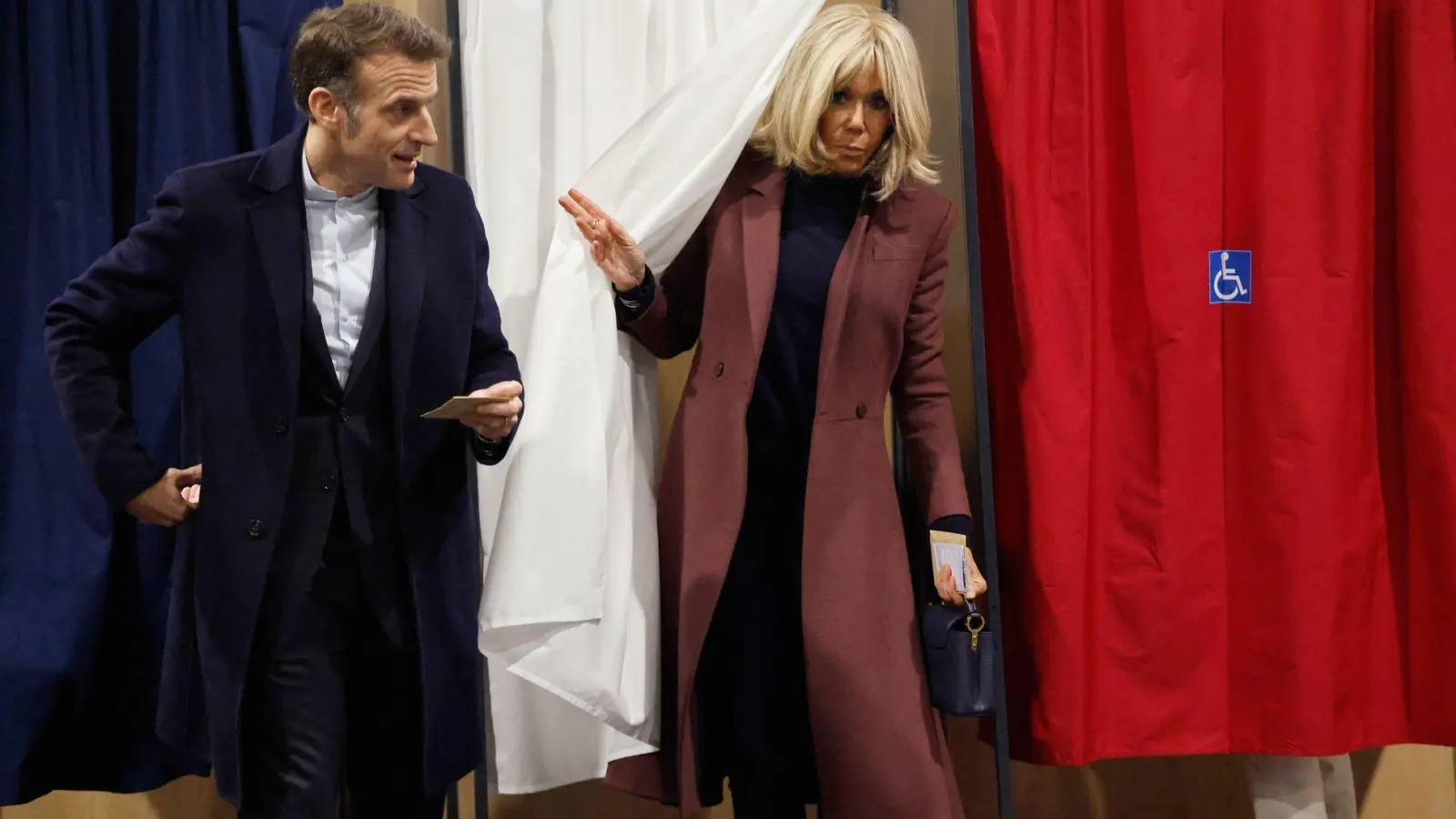 Die Kommunalwahlen in Frankreich sind ein Stimmungstest vor der Präsidentschaftswahl im kommenden Jahr. (Foto: Jean-Francois Badias/Pool AP/AP/dpa)