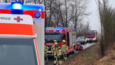 Der Notarzteinsatz an der Bahnstrecke zwischen Neustadt und Emskirchen rief auch die Feuerwehr auf den Plan. (Foto: Kreisfeuerwehrverband NEA/Rainer Weiskirchen)