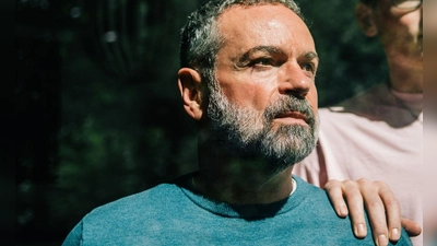 Innere Leere, Zukunftsängste, Stimmungsschwankungen: Eine Midlife-Crisis tritt häufig zwischen dem 40. und 55. Lebensjahr auf. (Foto: Zacharie Scheurer/dpa-tmn)