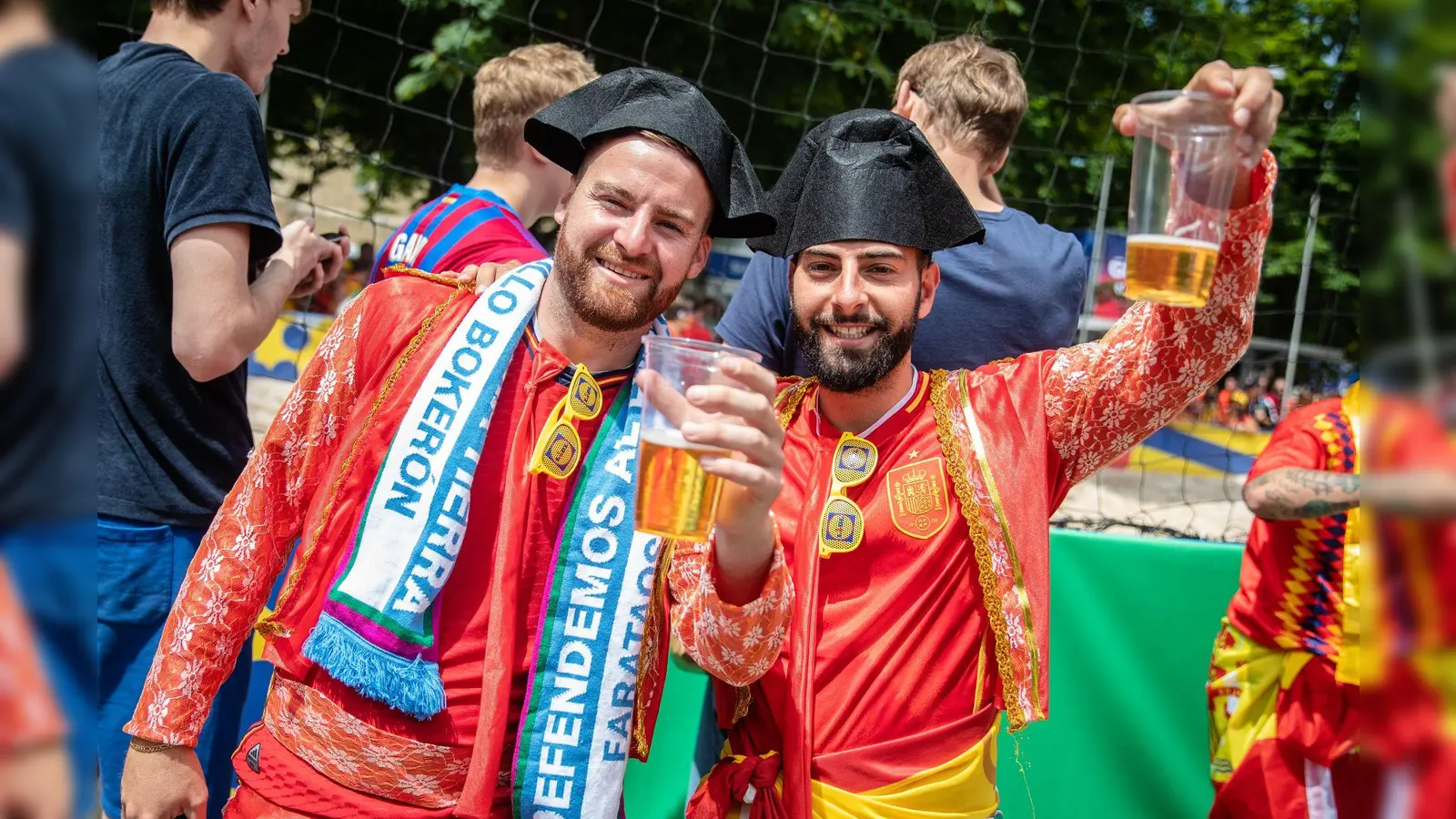 Selbst der Bierdurst der Fußball-Fans bei der EM konnte den Bierabsatz im Juni nicht retten. (Foto: Christoph Schmidt/dpa)