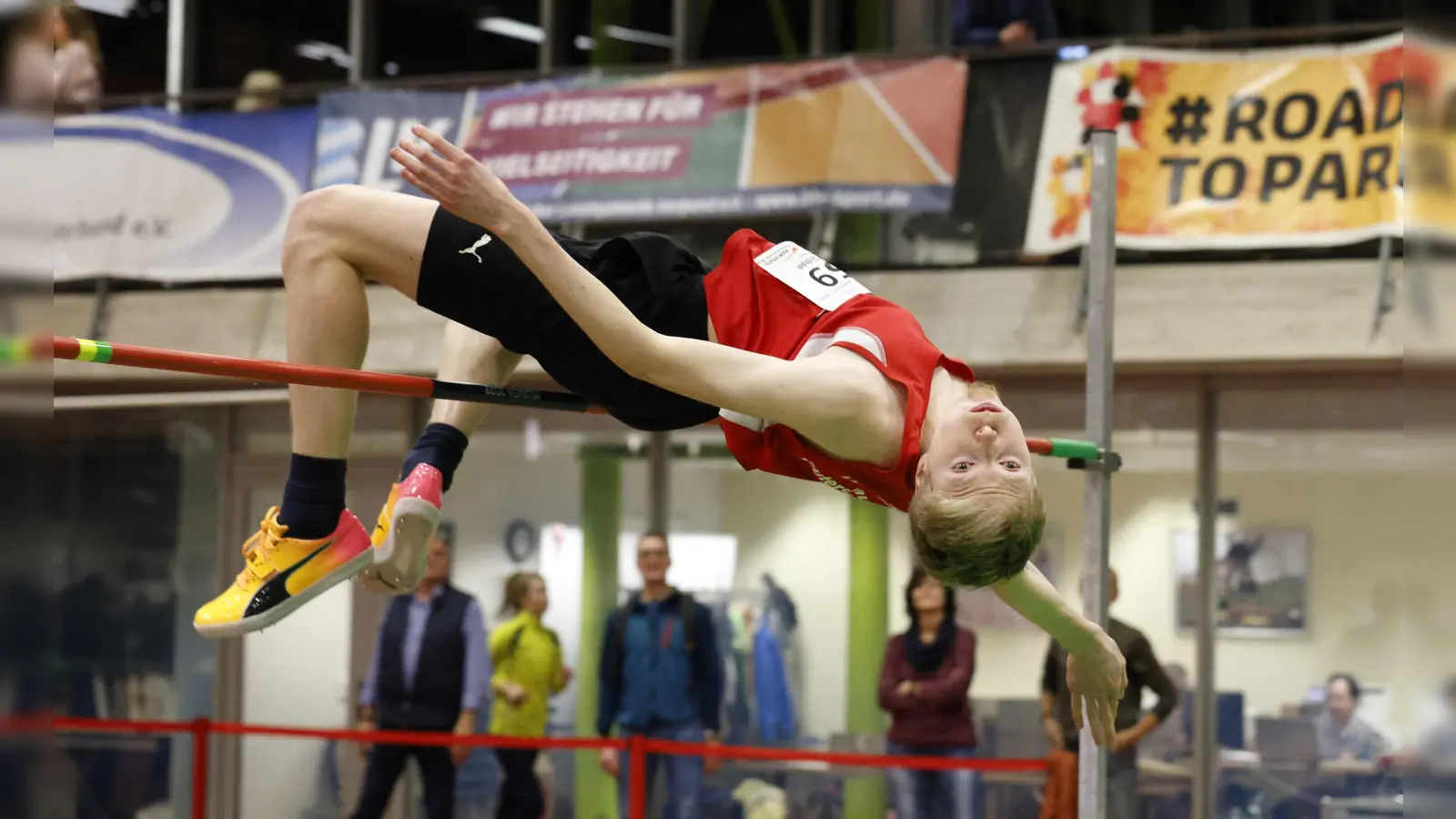 Simon Körber vom TV Leutershausen gewann mit 1,95 m Silber im Hochsprung der Männer. (Foto: Theo Kiefner)