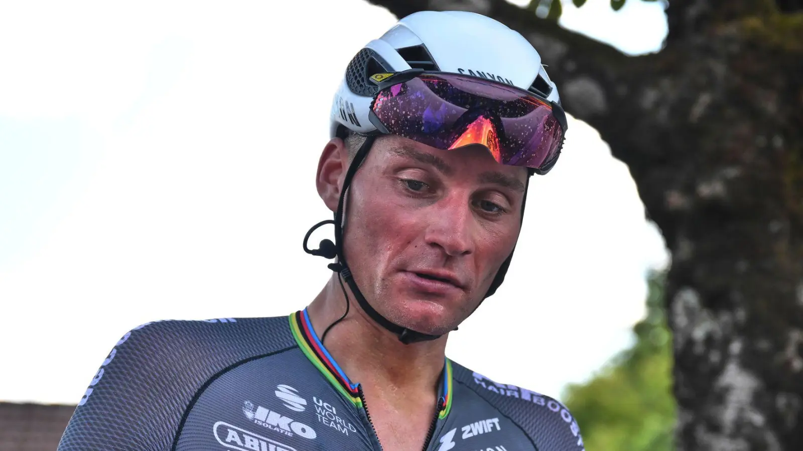 Der Niederländer Mathieu van der Poel musste bei der Tour de France wegen einer Lungenentzündung aufgeben. (Foto: Marco Bertorello/Pool AFP/AP/dpa)
