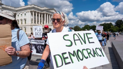 Die Demokratie ist laut einem neuen Bericht in vielen Ländern auf dem Rückzug - etwa in den USA. (Archivbild) (Foto: J. Scott Applewhite/AP/dpa)