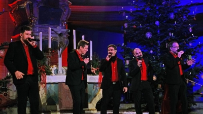 Da waren es fünf, aber nur kurz (von links): Simon Eisen, David Lugert, Stefan Delanoff, Bastian Hupfer und Heiko Benjes von Viva Voce bei Abschiedskonzert von Bastian Hupfer in der Ansbacher St.-Gumbertus-Kirche. (Foto: Elke Walter)