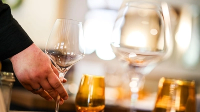 Arbeit auf Abruf ist vor allem in Branchen wie der Gastronomie gefragt - die Auslastung eines Restaurants kann schließlich schwanken. (Foto: Christoph Reichwein/dpa/dpa-tmn)