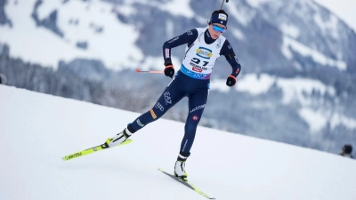 Die italienische Biathletin Rebecca Passler auf der Strecke. (Foto: Matthias Schrader/AP/dpa)
