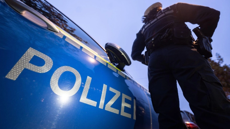 Der Mann hantierte mit dem Einhandmesser auf offener Straße. (Symbolbild) (Foto: Marijan Murat/dpa)