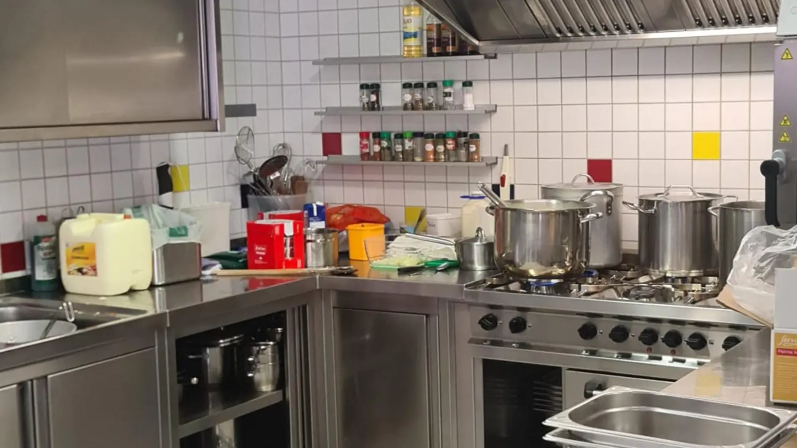 In einigen Diakoneo-Küchen, so auch in Bruckberg, soll künftig der Ofen aus bleiben. (Symbolbild: Anke Brettschneider)