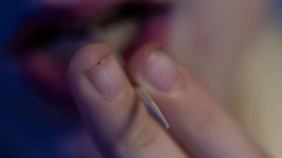 In München hat eine Schule Zahnstocher verboten - aus Gründen. (Symbolbild) (Foto: Pia Bayer/dpa)