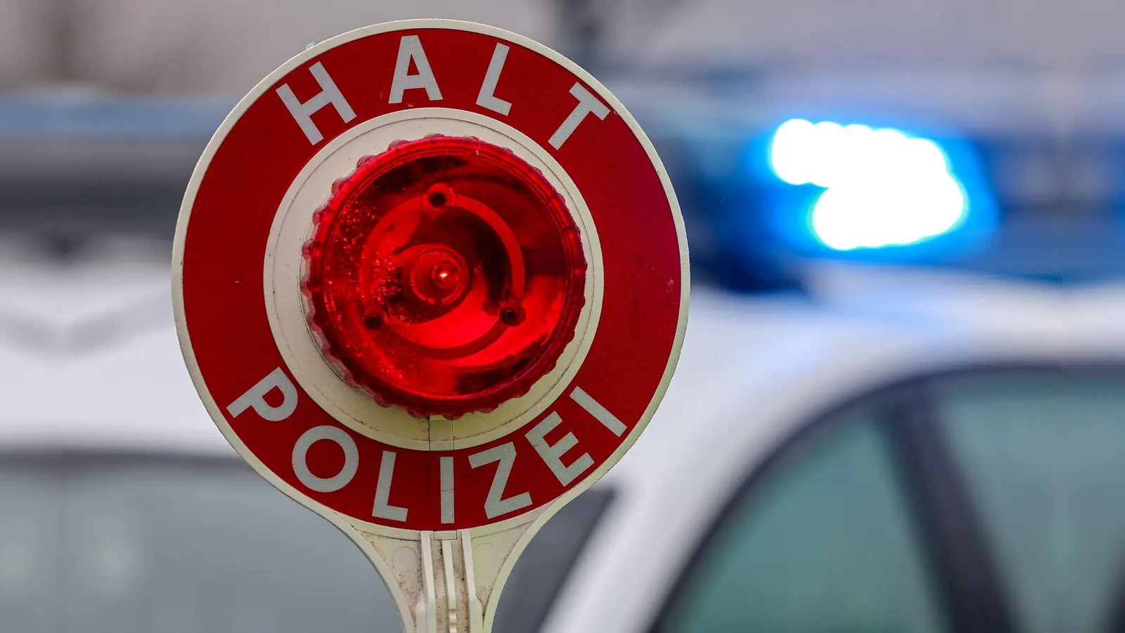 Die Polizei zog den Fahrer zweimal innerhalb von drei Stunden aus dem Verkehr. (Symbolbild)  (Foto: Jan Woitas/dpa)