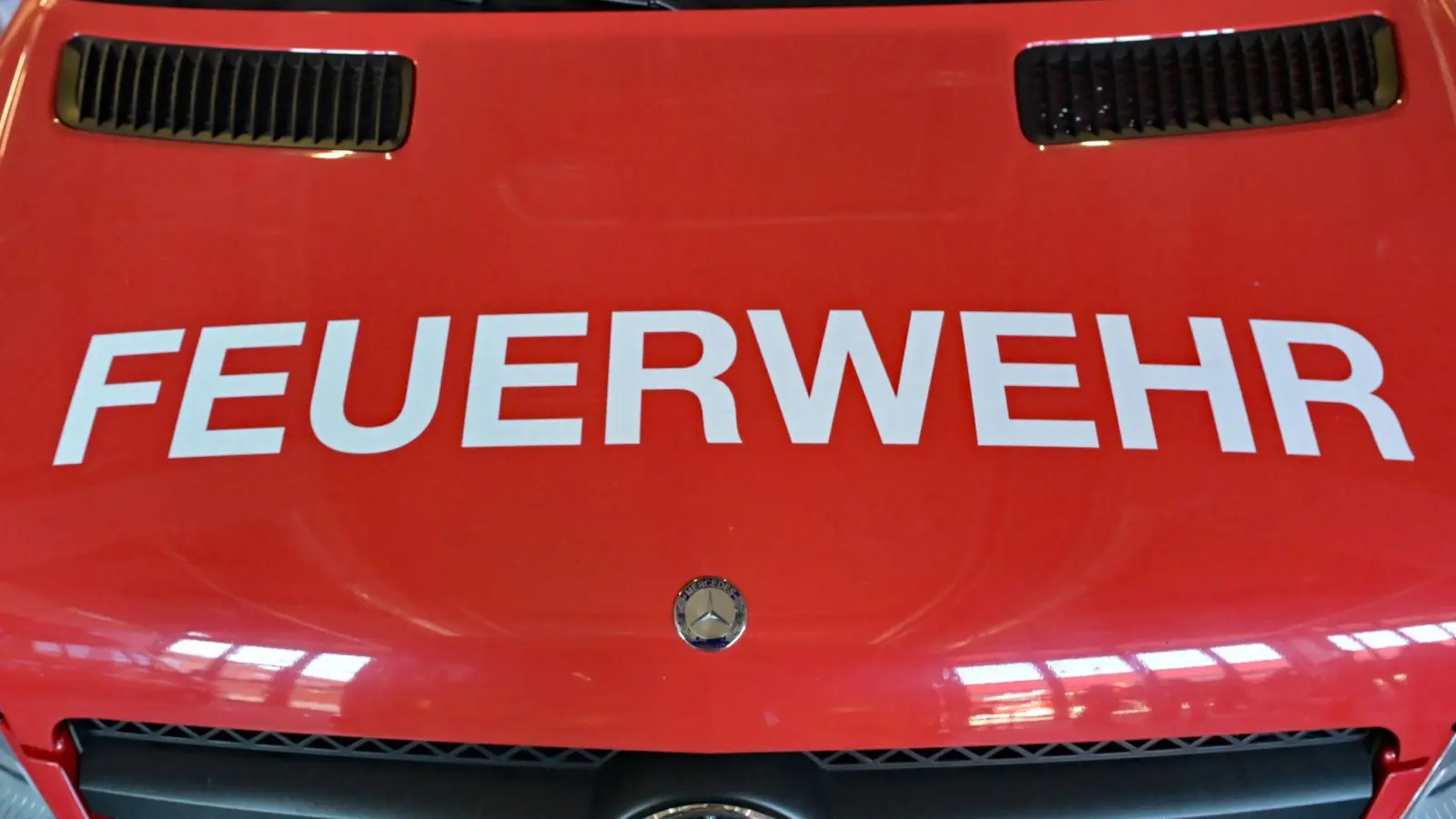 Die Feuerwehr löschte den Brand im Krankenhaus. (Symbolbild) (Foto: Malin Wunderlich/dpa)