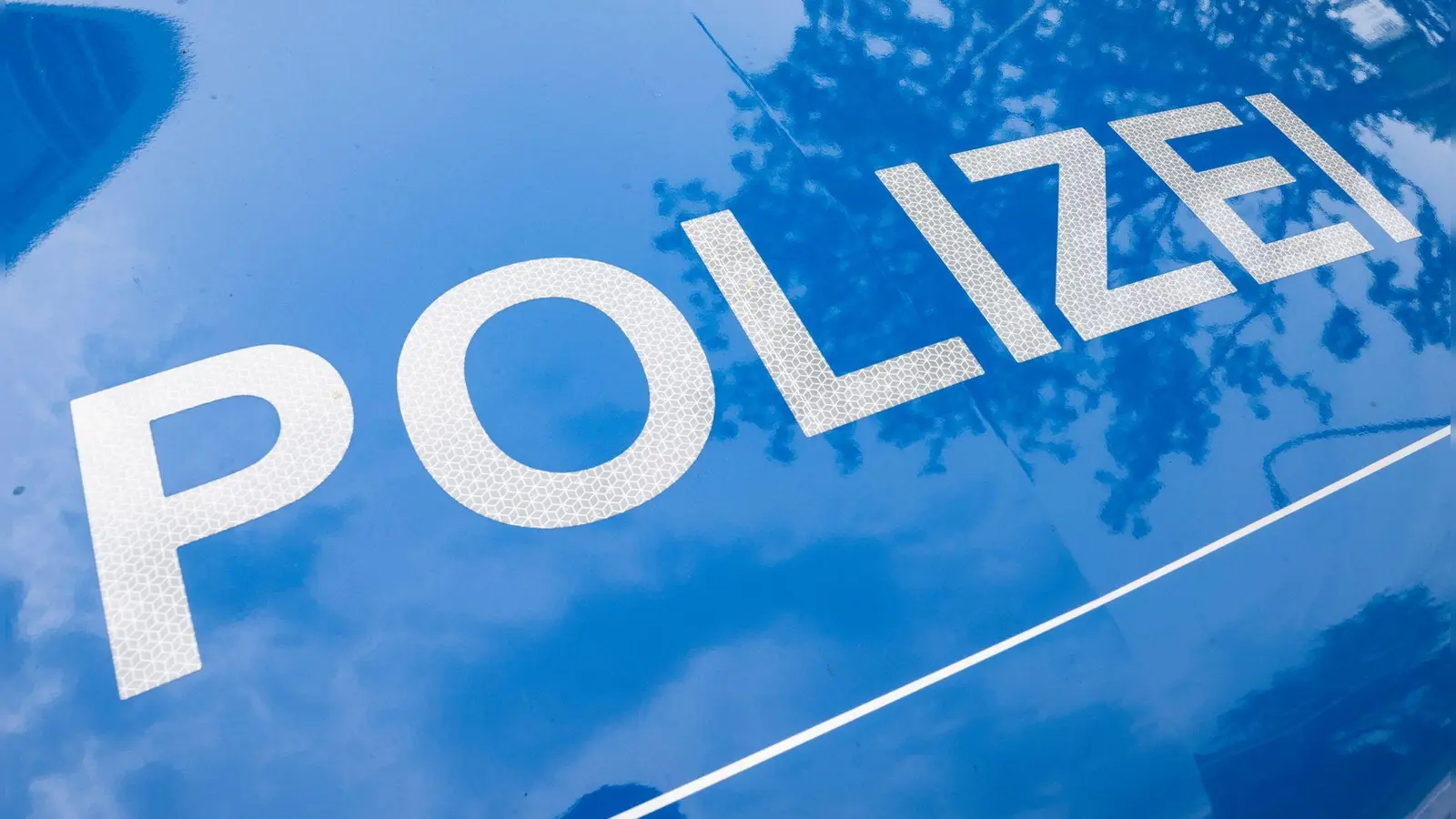 Nach zwei Raubdelikten an einem Vormittag sucht die Kriminalpolizei in Niederbayern nun mit Fotos nach dem Verdächtigen. (Symbolbild) (Foto: Boris Roessler/dpa)