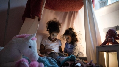 Kommen bei Kindern oft gut an: kleine Höhlen zum Spielen und Verstecken. (Foto: Robijn Page/Westend61/dpa-tmn)